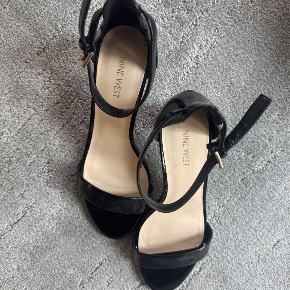 Nine West Black Heeled Shoes with Elegant Design